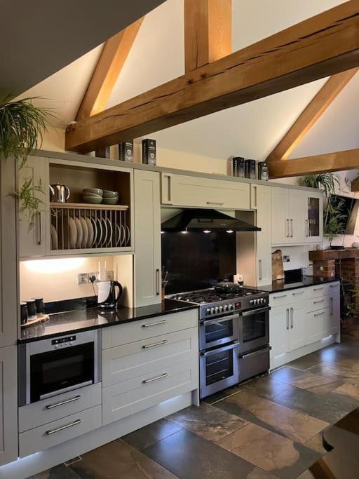 Woodbine Cottage-Part Of Alton Cottages エクステリア 写真