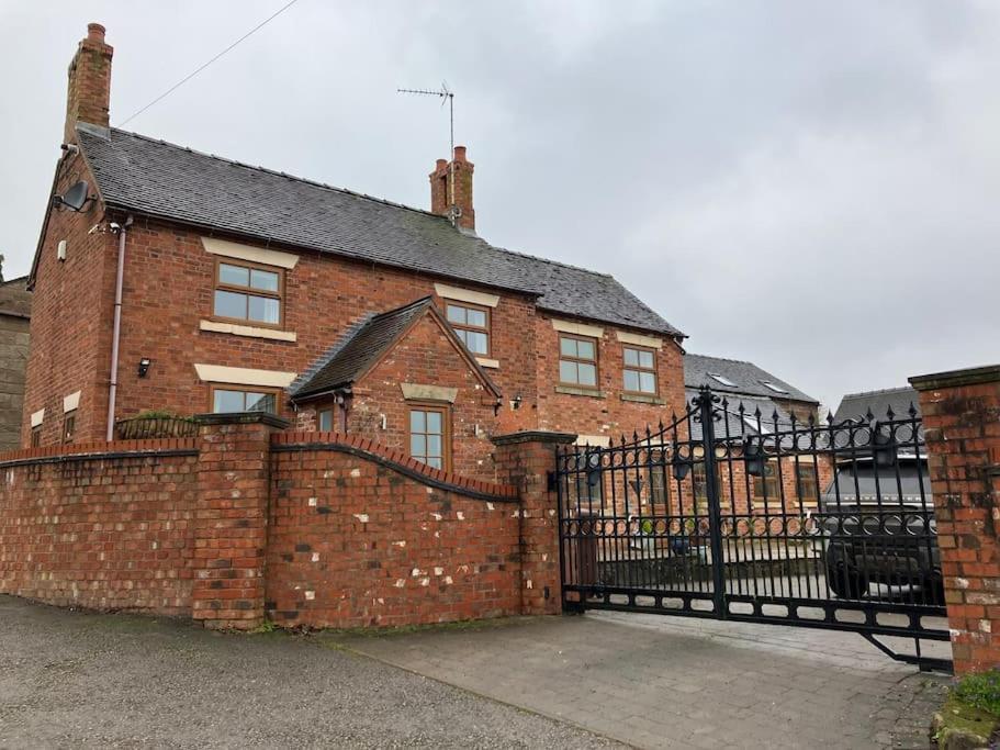 Woodbine Cottage-Part Of Alton Cottages エクステリア 写真