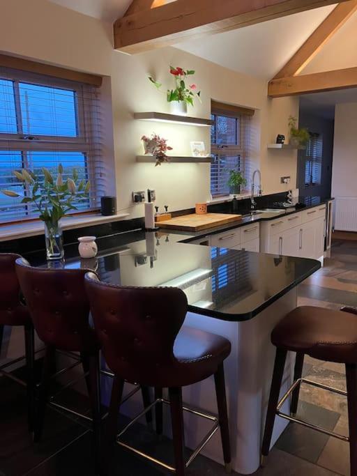 Woodbine Cottage-Part Of Alton Cottages エクステリア 写真