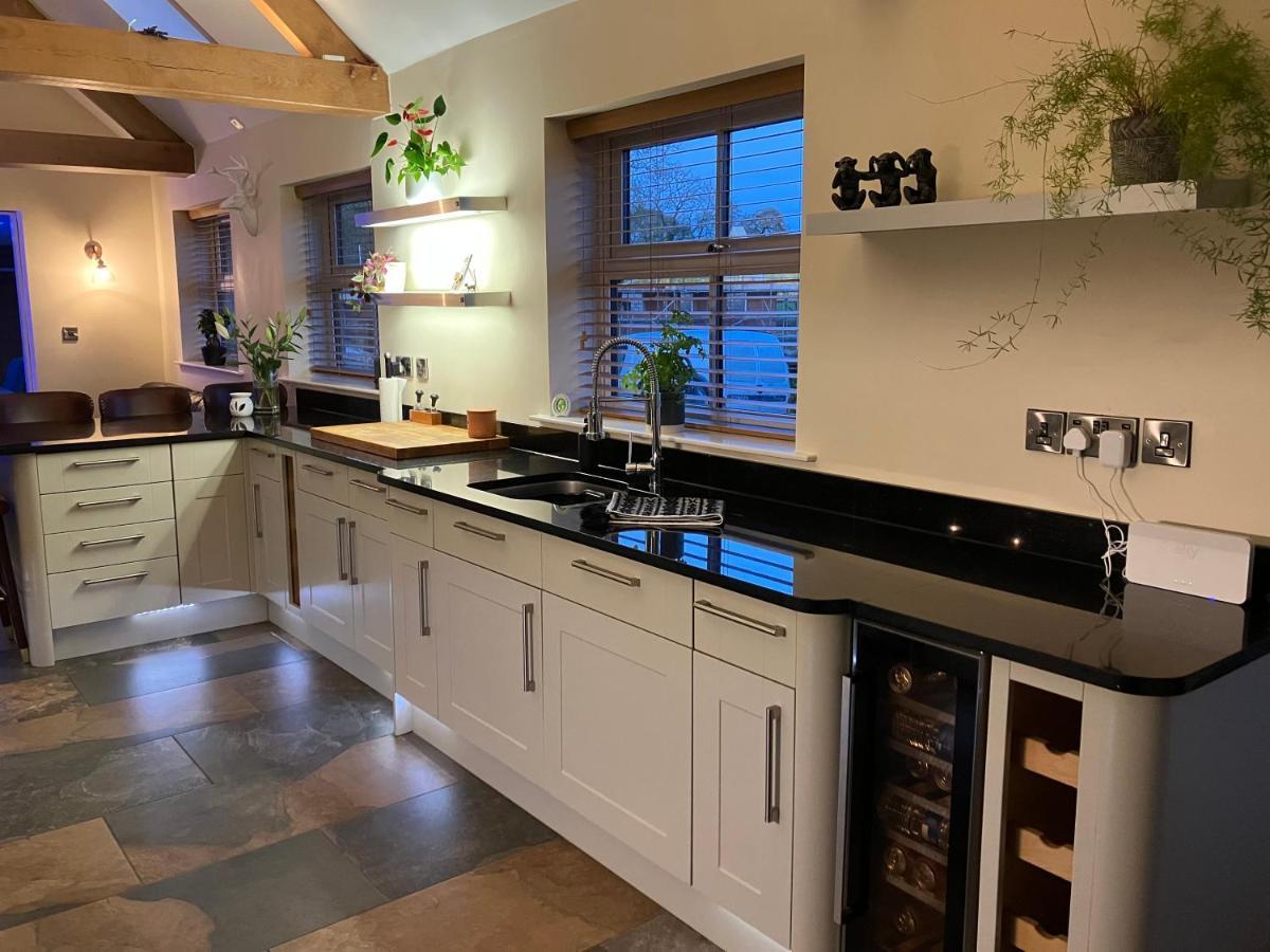Woodbine Cottage-Part Of Alton Cottages エクステリア 写真